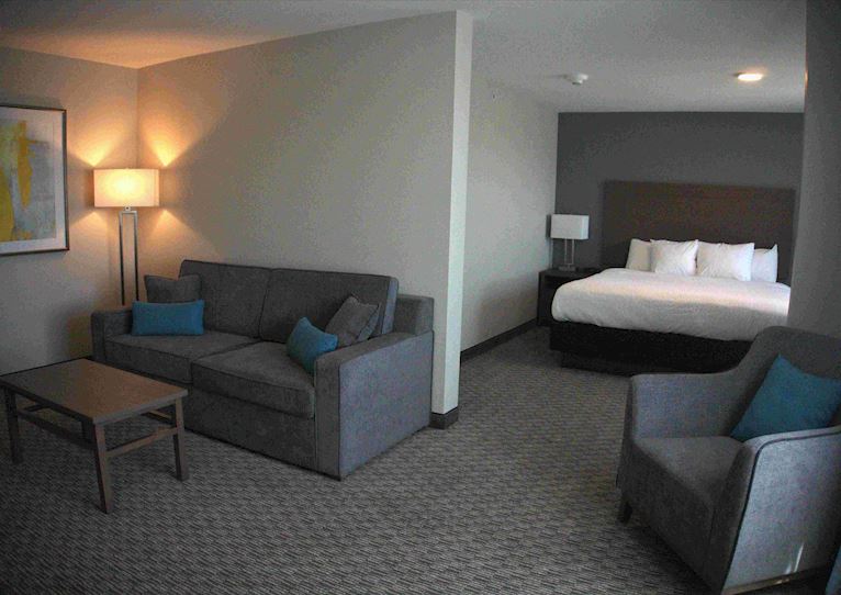 1 Room Suite at Brookstone Inn & Suites Fort Dodge, Iowa