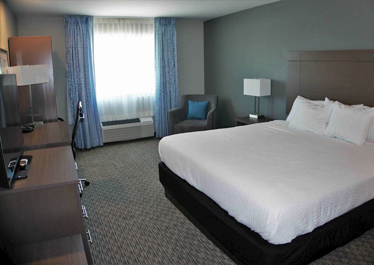 Executive 1 King Bed at Brookstone Inn & Suites Fort Dodge, Iowa